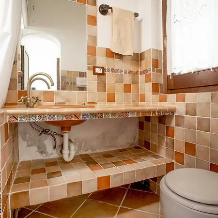 Exclusive 100m From The Sea & Private Garden Apartment